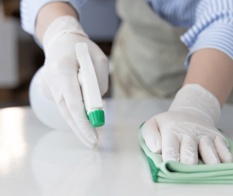 ตู้ครัวอลูมิเนียมพร้อม บานตู้อลูมิเนียม ทำความสะอาดง่ายและไม่เป็นรอยง่ายเมื่อเทียบกับวัสดุอื่น ๆ